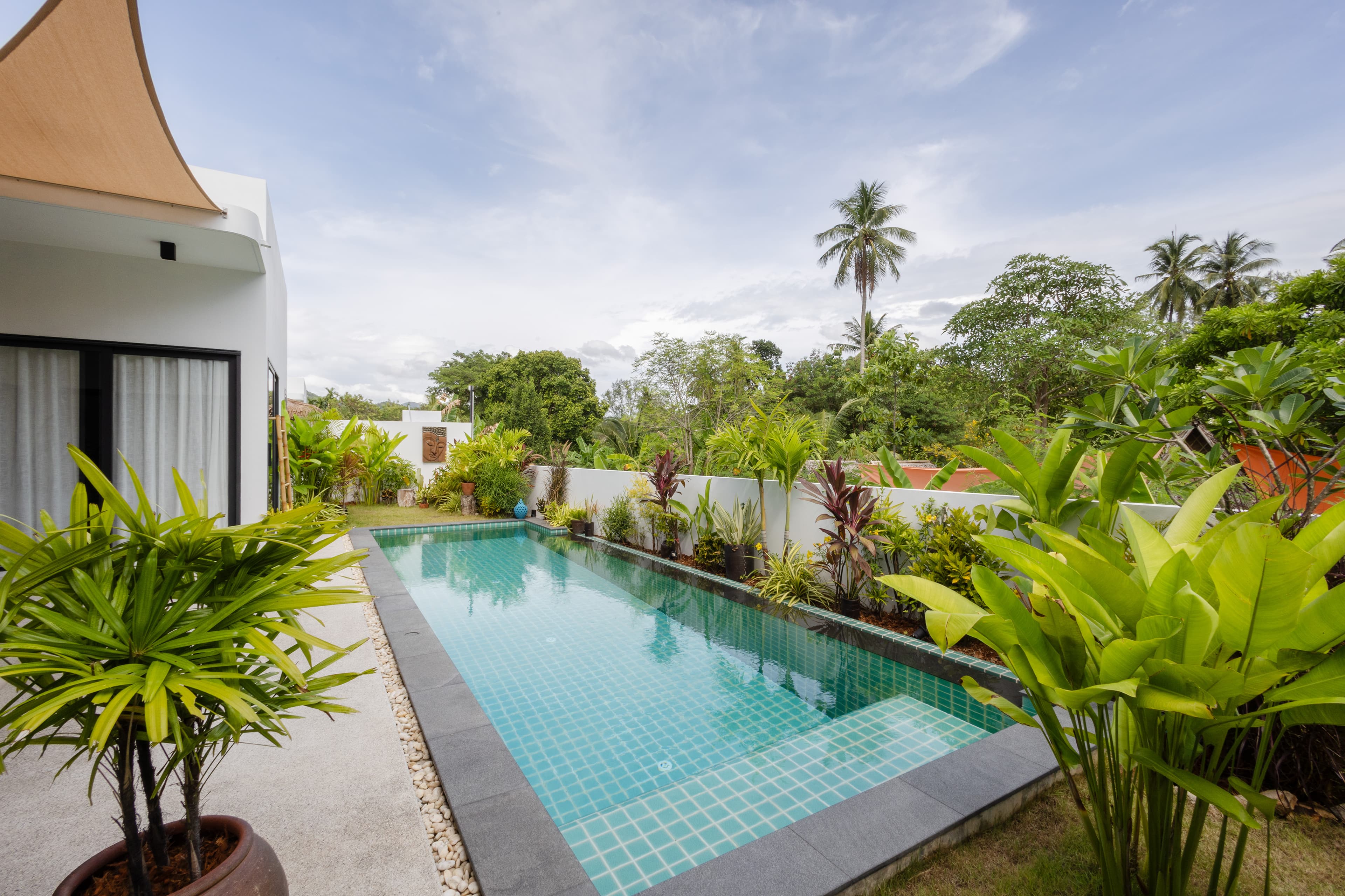 Private pool and tropical garden — Barefoot Villas